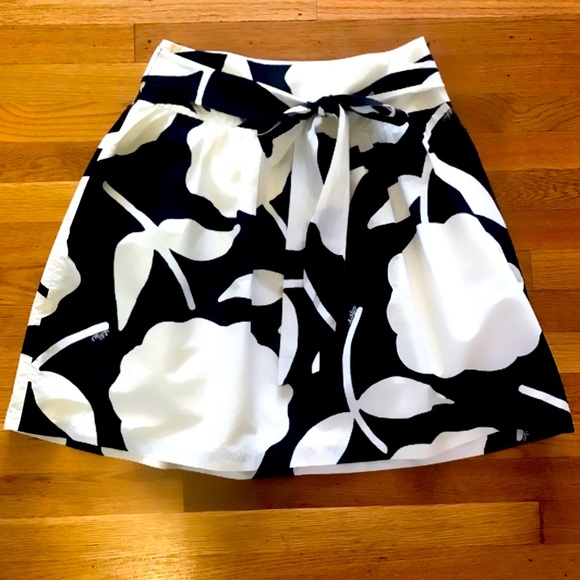 Lilly Pulitzer Party Skirt in Black Soirée Print w/ Removable Self-Tie Sash Bow - Picture 6 of 12